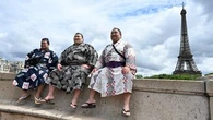 Tournoi de sumo à Paris : des doubles sièges d'avion aux toilettes renforcées, les détails d'une compétition démesurée