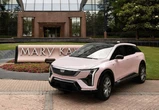 化粧品の「Mary Kay」、伝統のピンクキャデラックを電動SUV『オプティック』に刷新
