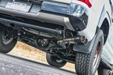 三菱『トライトン』のテールをカーボンで締める！ HKS「リーガマックス・トレイルマスター」登場