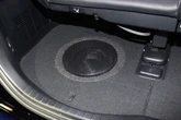 「サブウーファー」は「ボックス」で音が変わる！ そのメカニズムを解説！［低音を制する者はカーオーディオを制す］