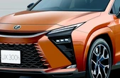 これがレクサス『UX』次期型の顔だ！ ハイブリッド継続で2026年内に登場か