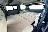 日産『NV200』のカスタムカーにトランスフォームベッドキット、災害支援モビリティ仕様に…アルパインマーケティング