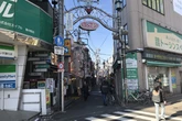 狭い道！ 車幅制限2.0mの謎、ここでその数字が？…東京都中野区
