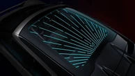 サンルーフにアンビエントライト、クラレ「SkyViera」がマヒンドラのEV2車種に採用