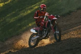ドゥカティ『デスモ250 MX』発表、レブリミット15000rpmのデスモドロミック単気筒搭載