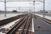 線路を歩く！ 高架開業前の西武鉄道・東村山駅で「レールウォーク」