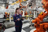 BMW、工場にAI保守アシスタント導入…故障診断を数秒で実現