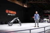 「私たちは感動創造企業」ヤマハ社長がアピールする「技術と感性」結集した自立する2輪と、“曲がる3輪”…ジャパンモビリティショー2025