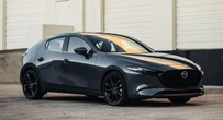 『マツダ3』、米2026年モデルで「ハーモニックアコースティクスオーディオ」を標準化