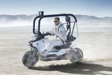 BMW、ケージ構造でヘルメット不要の電動スクーター『ビジョンCE』発表へ…IAAモビリティ2025