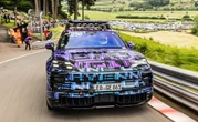 ポルシェ『カイエンEV』がSUV最速に、英ヒルクライムでプロトタイプが新記録樹立