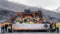 日立建機の超大型油圧ショベル、キルギス金鉱山で10万時間稼働達成