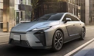 レクサス『ES』新型、ハイブリッド・EVともに790万円から…EVの航続は最大670km