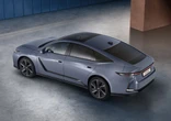 レクサス『ES』新型、ハイブリッドとBEVで2026年春欧州発売へ