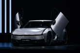 800V＋5C超急速充電で航続820km！中国XPENG、高性能EVセダン『P7』発表