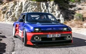 ルノーの電動スーパーカー『5ターボ3E』、初の公開走行…ツール・ド・コルス優勝車カラーで登場