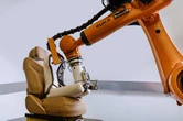 ジャガー・ランドローバー、ロボットによるシート耐久テスト公開…10年分の使用を数日で再現