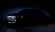 メルセデスベンツ『Cクラス』次期型を予告、光る大型グリル採用…初のEVも設定へ