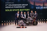 全固体電池の世界初実走デモ、VWグループがドゥカティで技術実証…IAAモビリティ2025