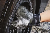 洗車に向いた季節の到来に合わせて、モチベが上がるカーウォッシュギアが新登場！［特選カーアクセサリー名鑑］