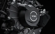 ドゥカティ初のミドル専用設計エンジン「V2」が日本上陸！ 新型『パニガーレV2』から新章が始まる