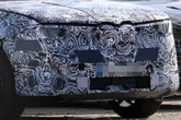 顔が激変！ BMWの最小SUV『X1』改良新型、ノイエクラッセ導入へ…プロトタイプを初スクープ