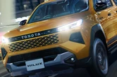 「カッコ良いじゃん」トヨタの新型『ハイラックス』発売にSNS注目！「新色いいな」「デカい割に安い」の声も
