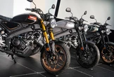 「こんなん欲しくなっちまうよ！」ヤマハの新型ネオレトロバイク『XSR155』発売にSNS注目！ 往年の名車『RZ』を彷彿との声も