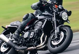 【カワサキ Z900RS 試乗】“漢カワサキ”のブレなさを味わう！ さらに進化した「直4全開」の快感…佐川健太郎