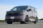 日産『エルグランド』正式発売、価格は689万7000円…16年ぶり刷新で『アルファード』追撃へ