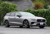 【ボルボ V60 PHEV 新型試乗】クラシカルな温もりと、未来に残すべきパッケージング…中村孝仁