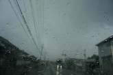 台風圏内だっ!! 走行する自動車は注意して