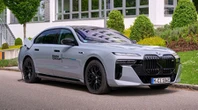 BMW、全固体電池搭載のEV『i7』プロトタイプを公開