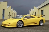 最高速325km/hの壁を破ったランボルギーニ、『ディアブロ』誕生35周年…伝説的スーパーカーの歴史