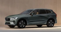 ボルボ XC60、マイルドハイブリッドの入門車がAWDに…50台の限定車も登場