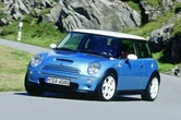 MINI 25周年、英オックスフォードで467万台生産…電動化も進む