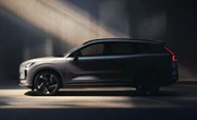 ボルボ『XC70』が電動SUVとして復活、EV航続200kmのPHEVに