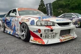 タマモクロス仕様の「スカイライン」に、アストンマーチャン仕様の「アストンマーティン」!? 超高級車も登場した『ウマ娘』痛車まとめ【ARCChampionship 2026フォトレポ】