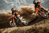KTMのオフロード車『SXモトクロス』シリーズが2026年モデルに、最新の電子制御やシャシーを改良