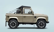 旧型『ディフェンダー』、伝説のV8ソフトトップが復活…フルレストア＆カスタムで約3700万円