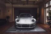 空冷ポルシェ911最終型「993」専門リマスター、Gunther Werksが日本上陸…オートダイレクトが独占販売