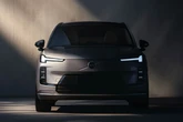 復活のボルボ『XC70』に熱視線！「PHEVで200km走るなら最高」「日本でも売ってくれ！」と期待の声