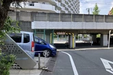 軽自動車ベストセラーは通れない？ 桁下1.8mの低いガード…京浜急行・八丁畷