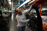 GM、EVだけでなくガソリン車の生産も増強…米工場に総額40億ドル投資へ