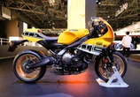 「黄色い」ネオレトロバイクがサプライズ公開！ 往年の“スピードブロック“再現した新『XSR900GP』…ジャパンモビリティショー2025