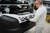 ステランティス、新型電動商用車「カーゴボックス」生産開始…航続323km