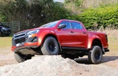 いすゞのピックアップトラック『D-MAX』新型が究極のオフロード仕様に