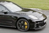 パナメーラ初の「ターボGT」目撃! ポルシェ史上最もホットなハイブリッドセダン登場