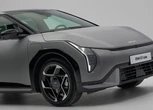 キア初のCセグ電動ハッチバック『EV4』、今秋英国で納車開始へ