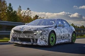 BMWの高性能EVテスト車両、1万8000Nmのトルクでヒルクライムに挑む